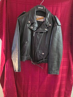 SCHOTT WOMENS CROPPED BLACK LEATHER MOTORCYCLE JACKET (SIZE 14)